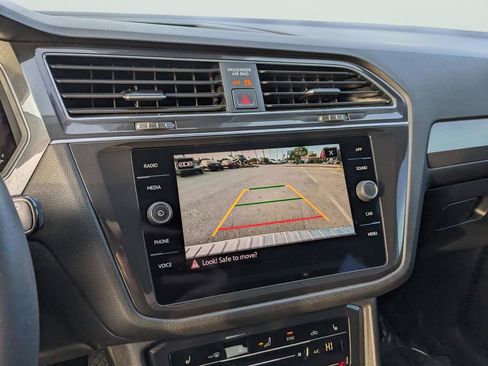 Certified 2022 Volkswagen Tiguan SE w/ Panoramic Sunroof Package image 21