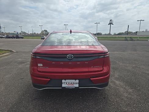 Used 2023 Toyota Crown Platinum image 7