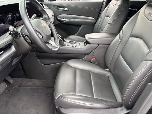 Used 2025 Cadillac XT4 Premium Luxury image 16