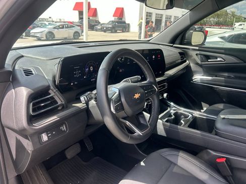 Used 2025 Chevrolet Traverse LT w/ Driver Confidence Package FWD image 5