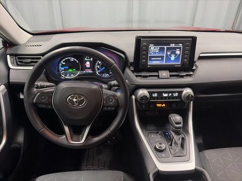 Used 2020 Toyota RAV4 XLE w/ XLE Grade Weather Package AWD/4WD image 8