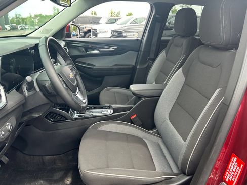 Used 2024 Chevrolet TrailBlazer LT w/ Convenience Package AWD/4WD image 23