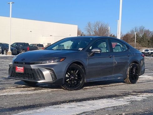 Used 2026 Toyota Camry SE image 2