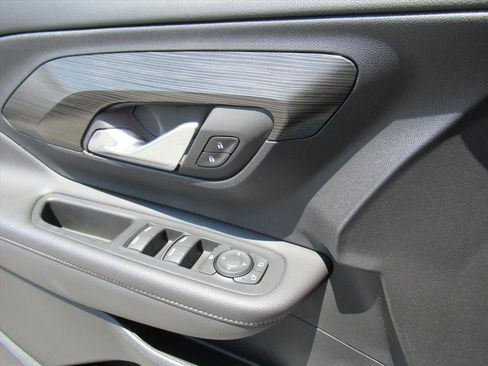 Used 2022 GMC Terrain SLE w/ Driver Convenience Package FWD image 19