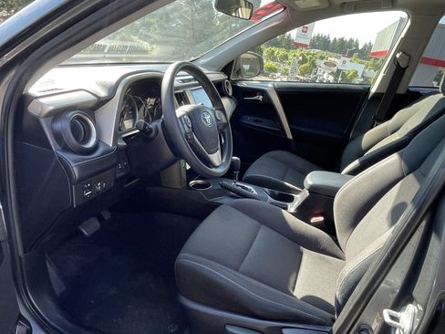 Used 2015 Toyota RAV4 XLE AWD/4WD image 9