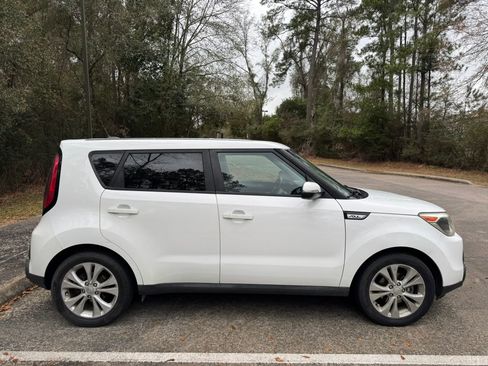 Used 2014 Kia Soul + image 8