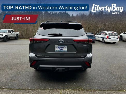 Used 2022 Toyota Highlander XLE image 11