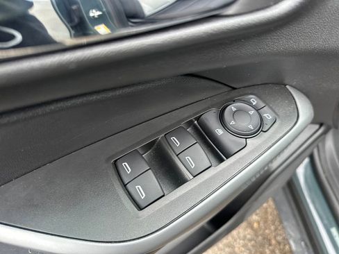 Used 2025 Chevrolet Trax LS w/ LS Convenience Package image 12