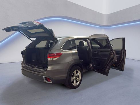 Used 2017 Toyota Highlander Limited image 13