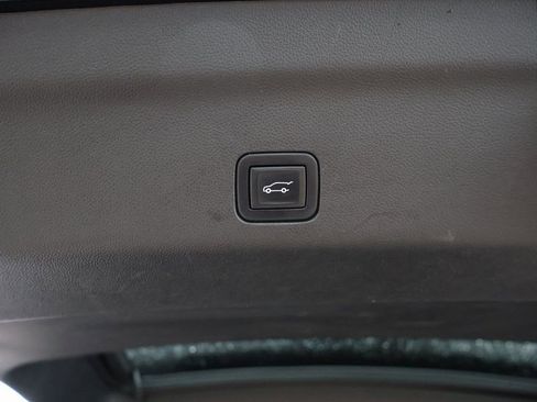 Used 2022 GMC Yukon SLT w/ SLT Premium Package image 23