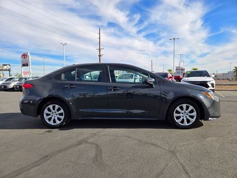 Used 2025 Toyota Corolla LE image 3
