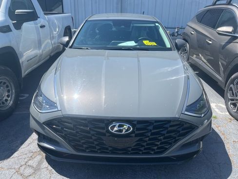 Used 2022 Hyundai Sonata SEL FWD image 1