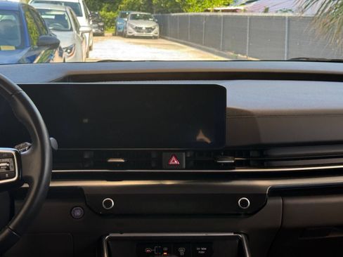 Used 2026 Kia Carnival FWD image 17