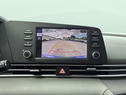 Certified 2025 Hyundai Elantra SE FWD image 19