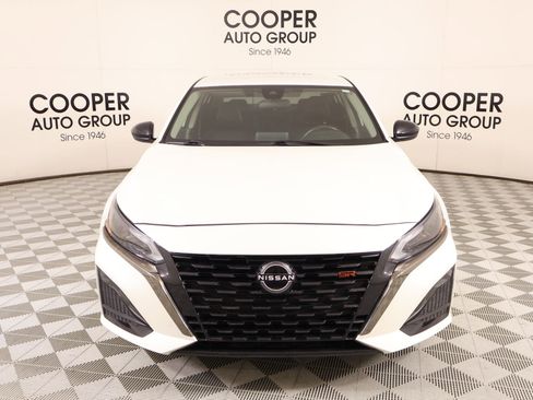 Used 2024 Nissan Altima 2.5 SR FWD image 8