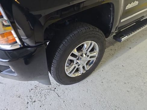 Used 2019 Chevrolet Silverado 2500 High Country w/ Duramax Plus Package AWD/4WD image 9
