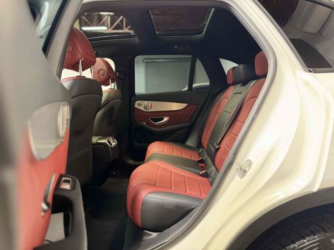 Used 2021 Mercedes-Benz GLC 300 image 7