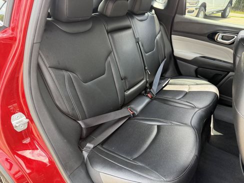 Certified 2025 Jeep Compass Limited AWD/4WD image 19