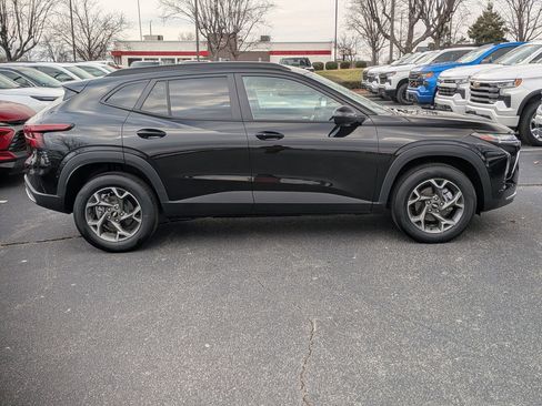 Certified 2025 Chevrolet Trax LT w/ LT Convenience Package image 9