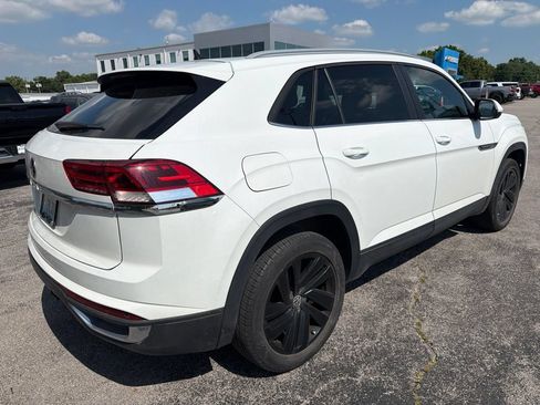 Used 2022 Volkswagen Atlas Cross Sport SE FWD image 3