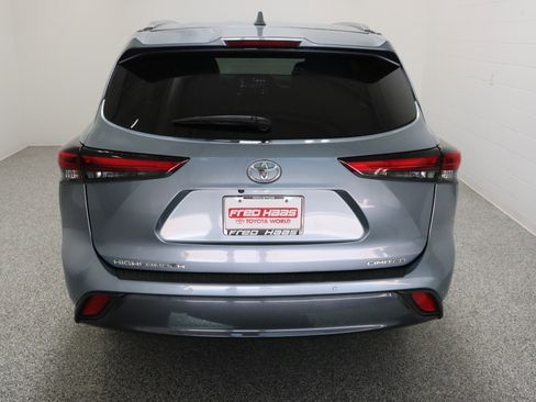 Used 2023 Toyota Highlander Limited FWD image 8