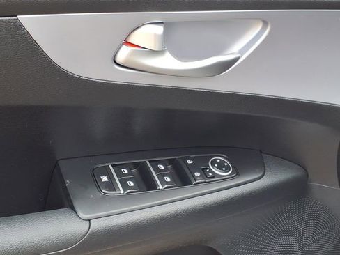 Used 2024 Kia Forte LXS w/ LXS Technology Package FWD image 10