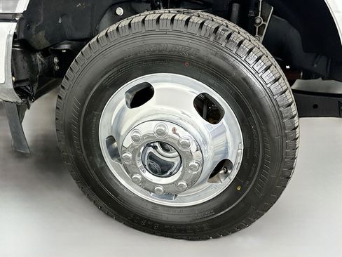 Used 2021 Ford F350 XLT w/ XLT Premium Package AWD/4WD image 31