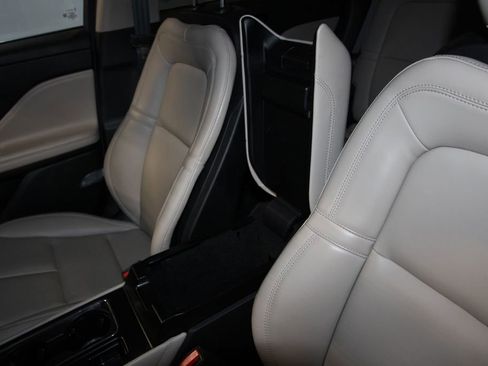 Used 2025 Lincoln Corsair FWD image 19