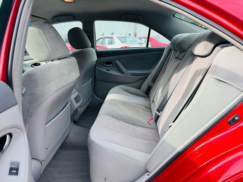 Used 2010 Toyota Camry LE FWD image 9