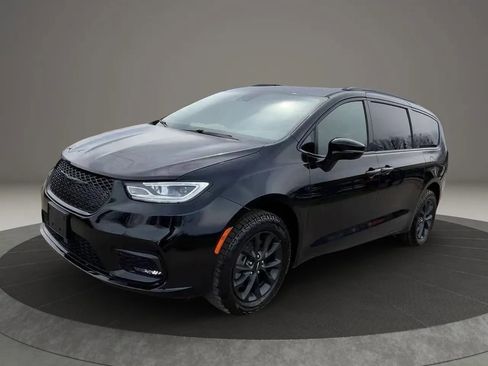 Used 2021 Chrysler Pacifica Limited w/ S Appearance Package AWD/4WD image 4