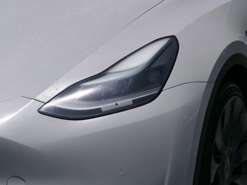 Used 2021 Tesla Model Y Performance AWD/4WD image 9