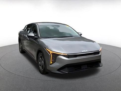 Used 2025 Kia K4 FWD image 3