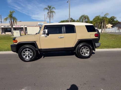 Used 2011 Toyota FJ Cruiser 4WD w/ Upgrade Pkg image 7