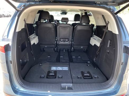Used 2024 Kia Carnival EX FWD image 21