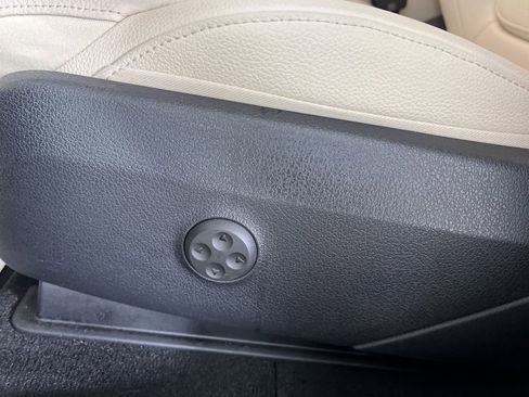 Certified 2025 Mercedes-Benz GLC 300 4MATIC image 4