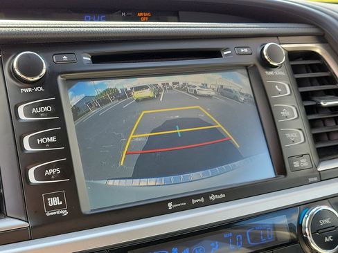 Used 2018 Toyota Highlander Limited AWD/4WD image 25