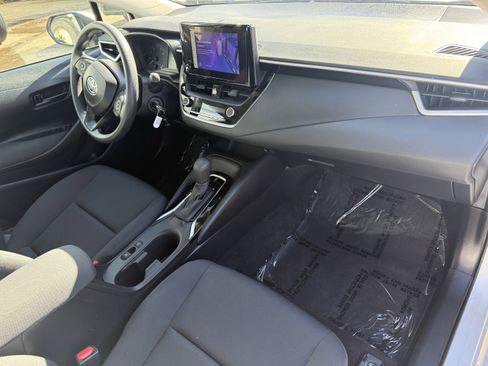 Used 2025 Toyota Corolla LE image 20