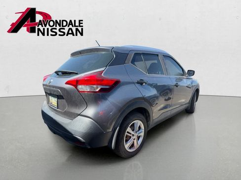 Used 2019 Nissan Kicks S FWD image 3