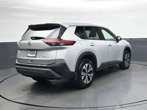Used 2022 Nissan Rogue SV image 4