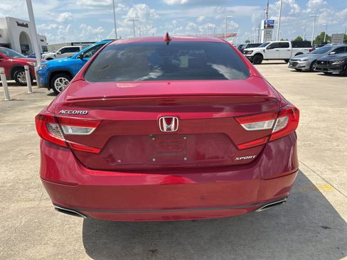 Used 2018 Honda Accord Sport image 3