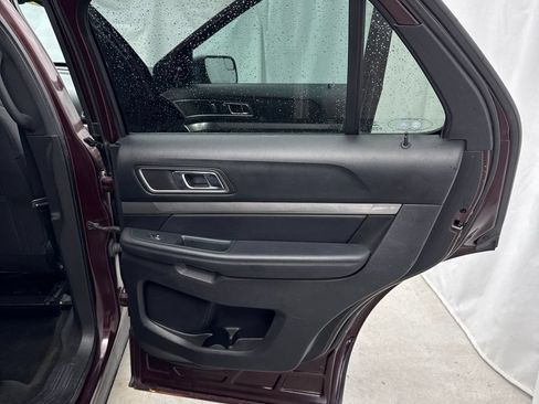 Used 2018 Ford Explorer XLT AWD/4WD image 29