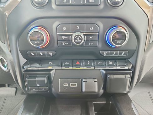 Used 2022 Chevrolet Silverado 1500 High Country AWD/4WD image 31
