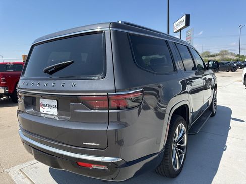 Used 2022 Jeep Wagoneer Series II w/ Premium Group I image 7