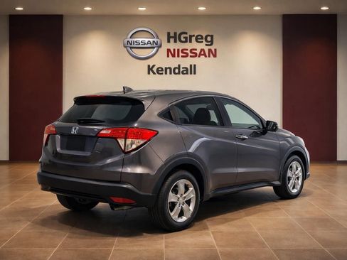 Used 2017 Honda HR-V EX image 2