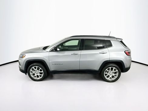 Used 2023 Jeep Compass Latitude AWD/4WD image 4