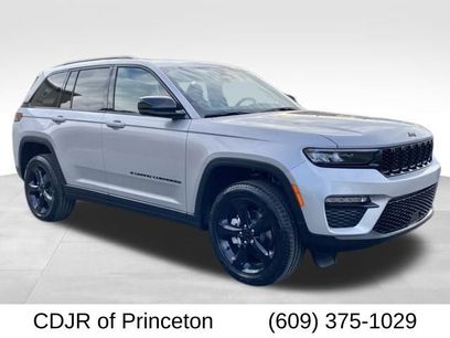 New 2025 Jeep Grand Cherokee Limited w/ Black Appearance Package