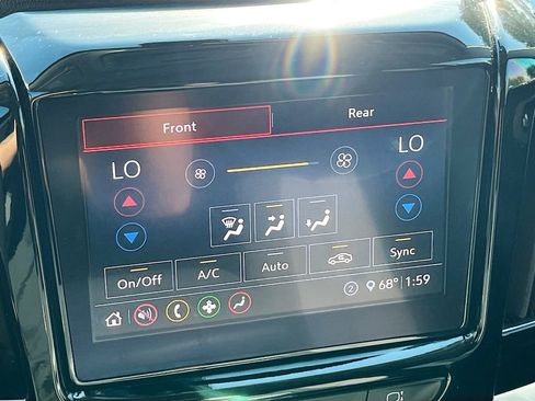 Used 2021 Chevrolet Traverse LT AWD/4WD image 15