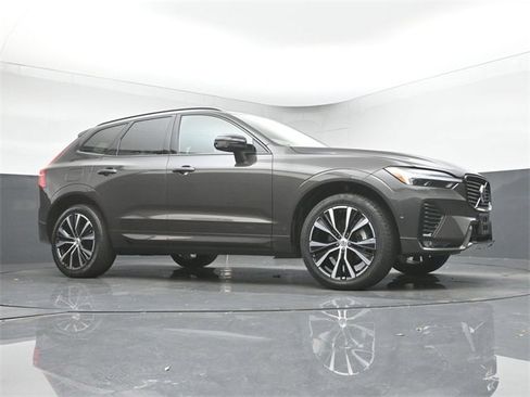 Used 2025 Volvo XC60 B5 Plus image 34