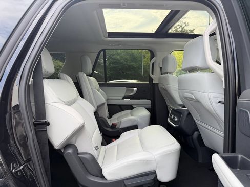 Used 2025 Ford Expedition Max Platinum w/ Driver's Package AWD/4WD image 11