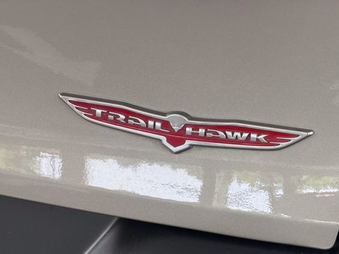 Used 2018 Jeep Cherokee Trailhawk w/ Trailer Tow Group AWD/4WD image 15